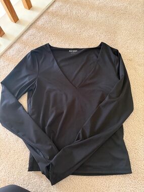 Old Navy Black V-Neck Long Sleeve Tee